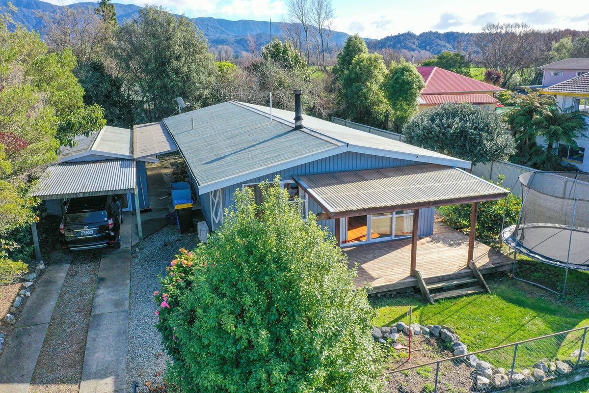5 Feary Crescent, Takaka - Carousel 2