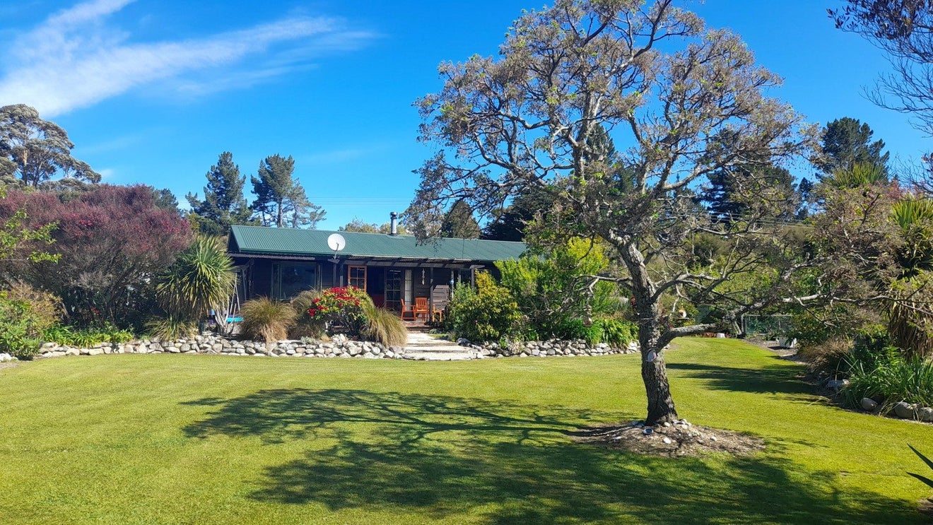 2313 Takaka-Collingwood Highway, Collingwood - Carousel 1