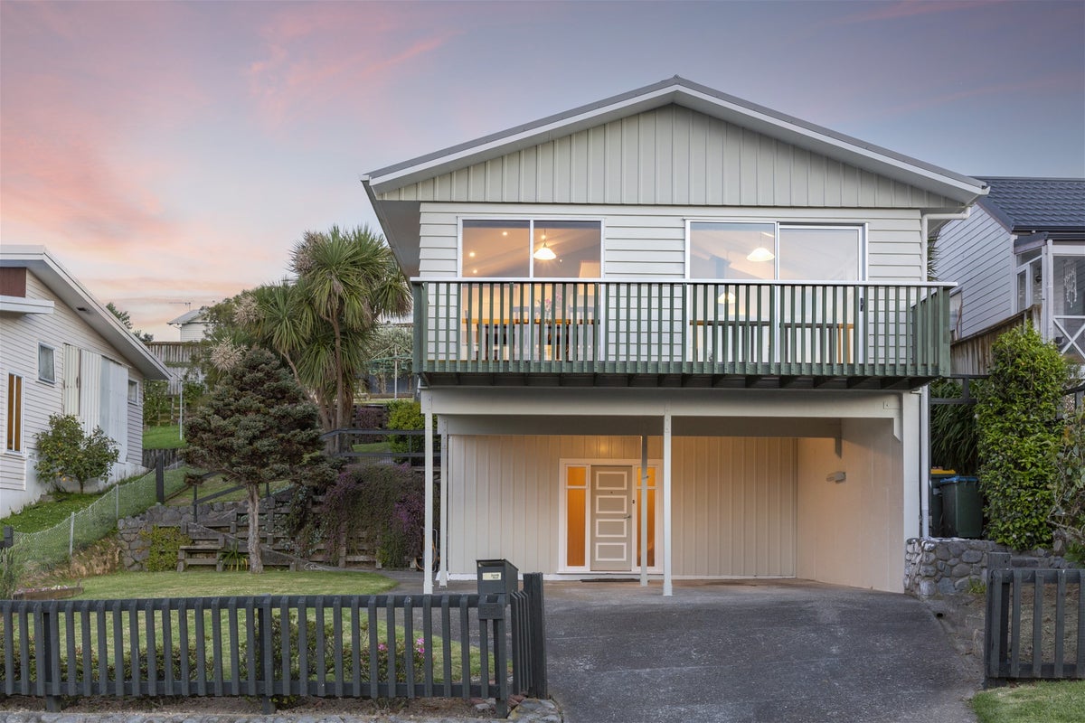 37 Ernest Street, Ranui, Porirua - Carousel 1