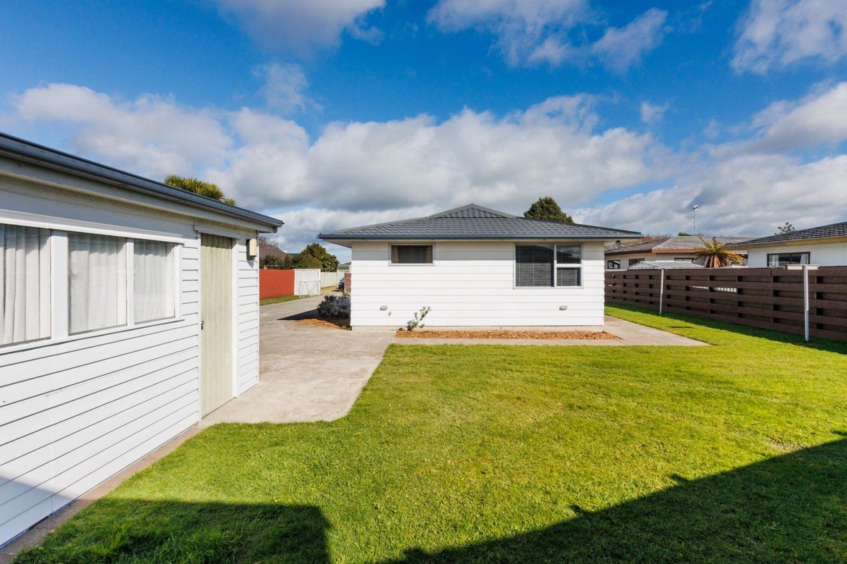 11 Cecil Place, Cloverlea, Palmerston North - Carousel 15