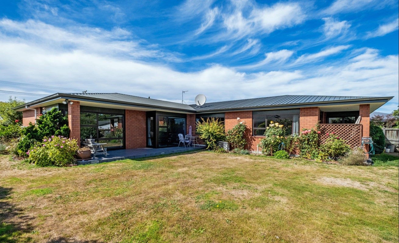 16 Mountain View Road, Glenwood, Timaru - Carousel 1