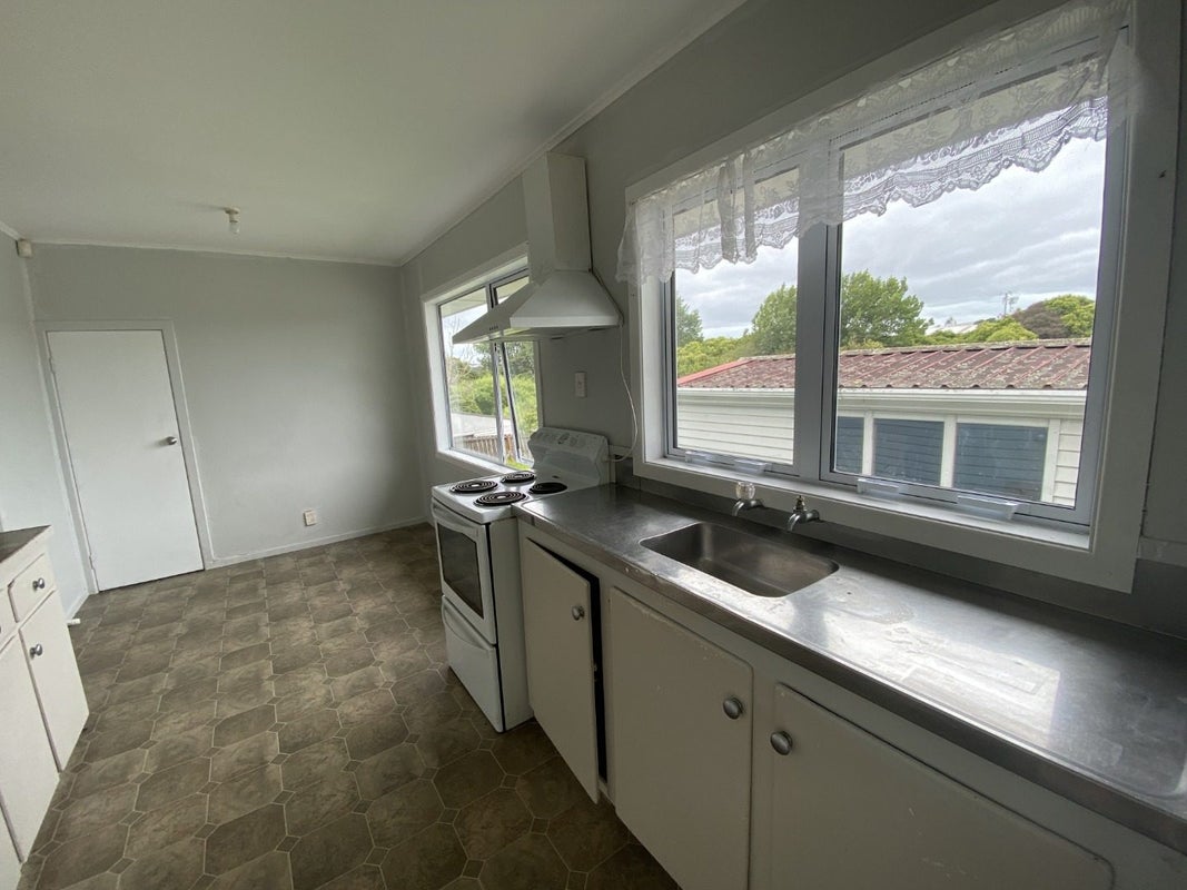 19 Antrim Crescent, Otara, Auckland - Carousel 13