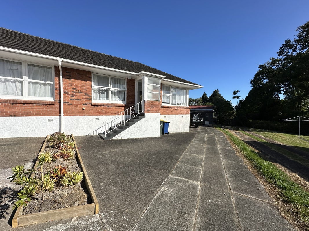 2/31 Exmouth Road, Northcote, Auckland - Carousel 1