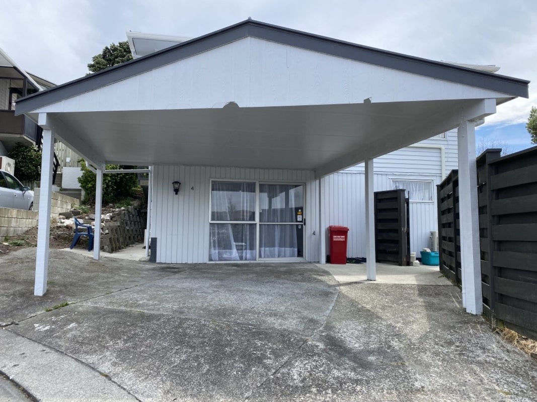 4 Hillview Crescent, Paparangi, Wellington - Carousel 1