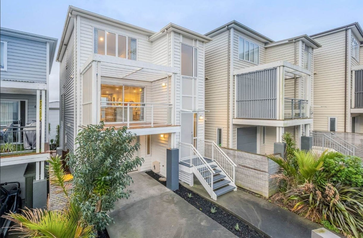 9 Panakenake Way, Flat Bush, Auckland - Carousel 1