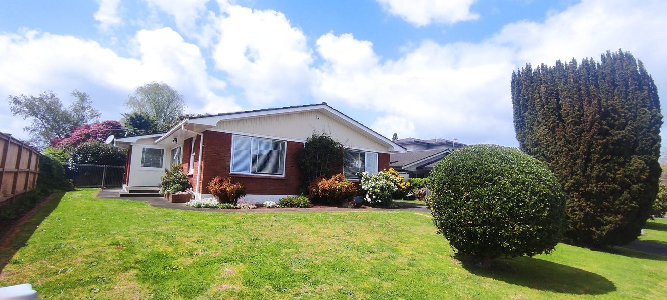 13 Mccall Place, Opaheke, Papakura - Carousel 1