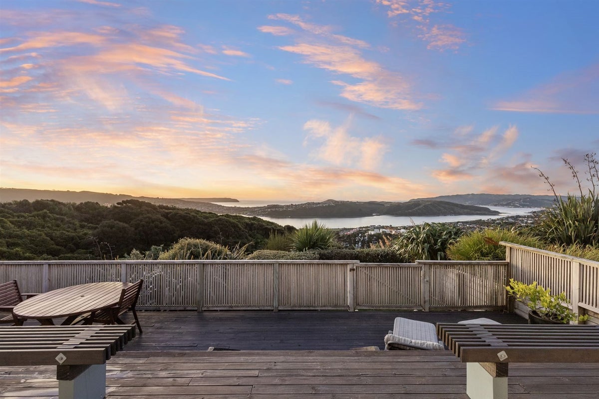 16 Kahurangi Heights, Aotea, Porirua - Carousel 1