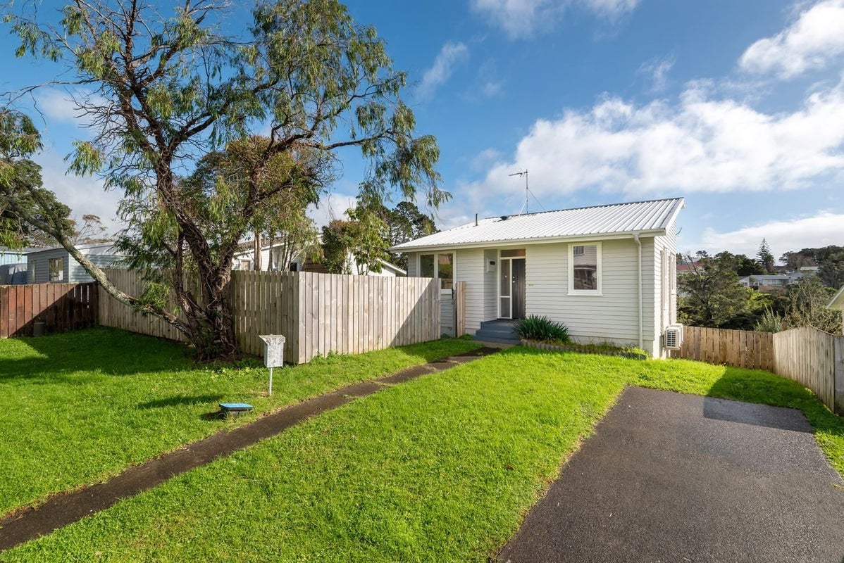 73 Taurus Crescent, Beach Haven, Auckland - Carousel 1