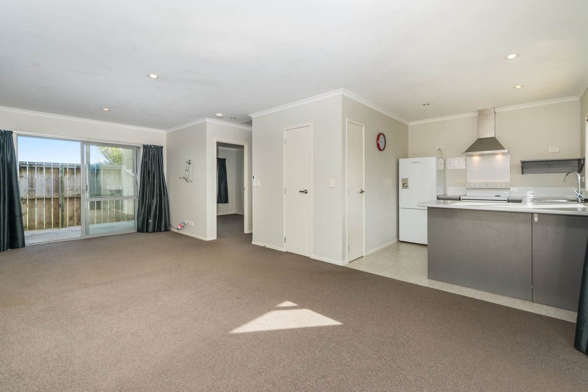 32 Braemar Road, Rothesay Bay, Auckland - Carousel 2