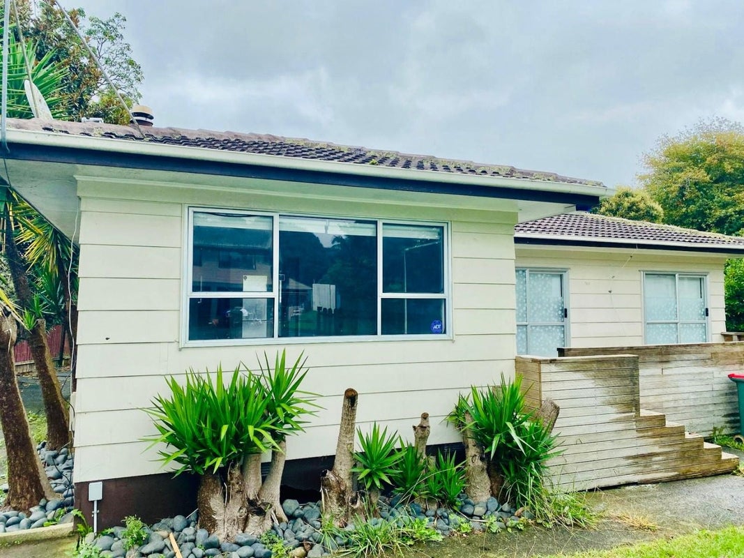 3 Balmerino Avenue, Red Hill, Papakura - Carousel 1
