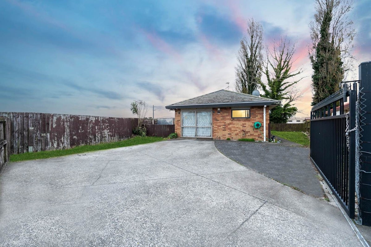 17 Portrush Lane, Takanini, Auckland - Carousel 1