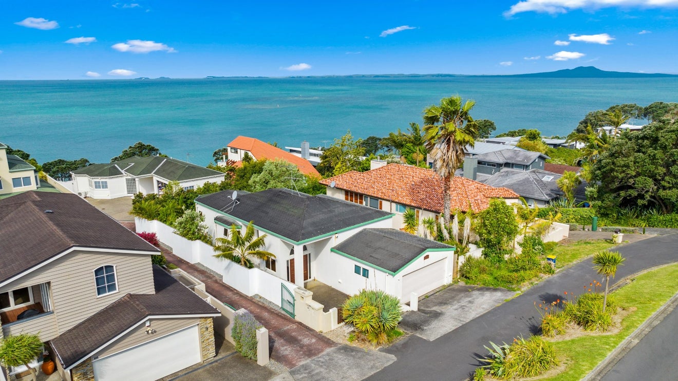 42A Sharon Road, Waiake, Auckland - Carousel 1