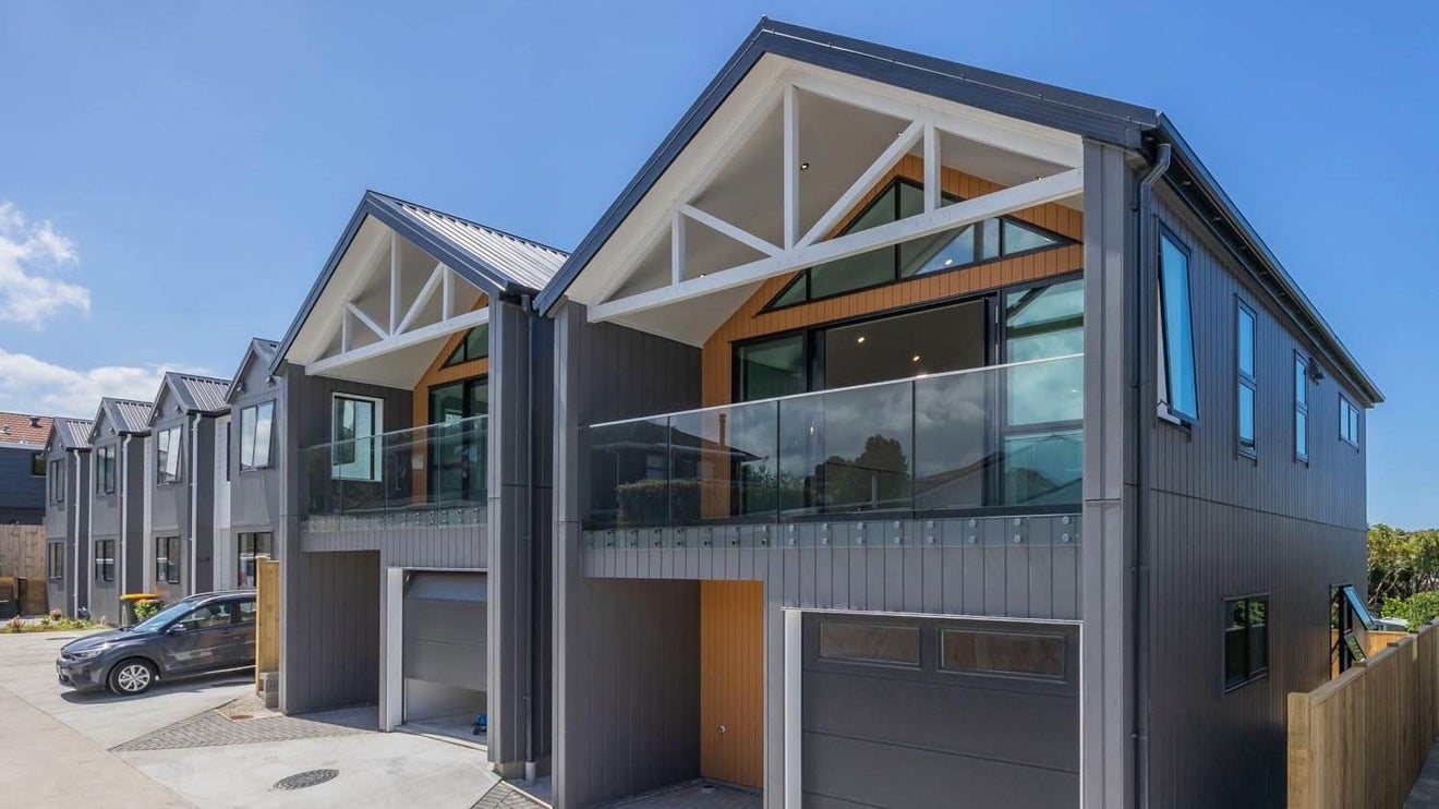 2/8 Auld Street, Torbay, Auckland - Carousel 1
