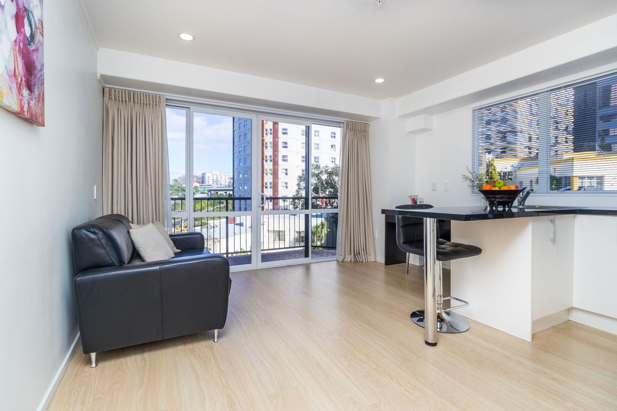 4D/6 Whitaker Place, Grafton, Auckland - Carousel 1