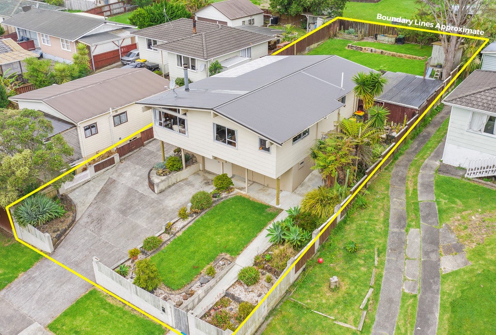 17 Arlette Place, Massey, Auckland - Carousel 1
