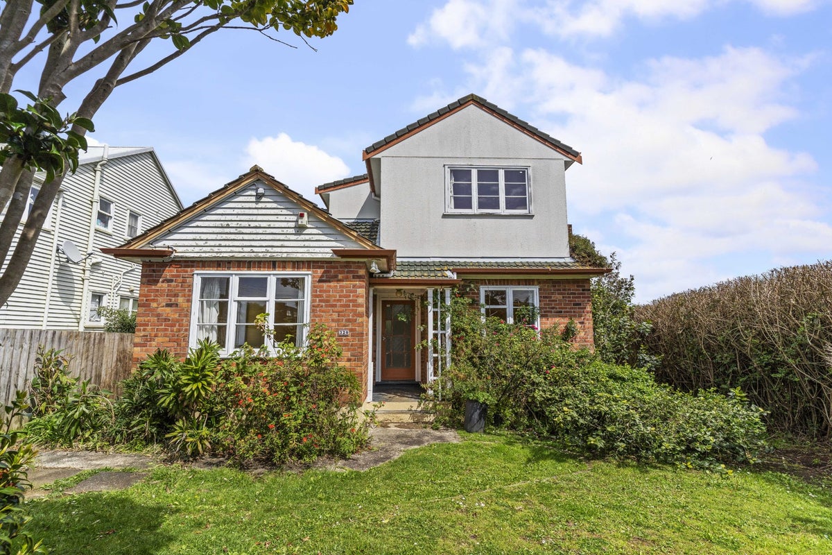 320 Point Chevalier Road, Point Chevalier, Auckland - Carousel 2