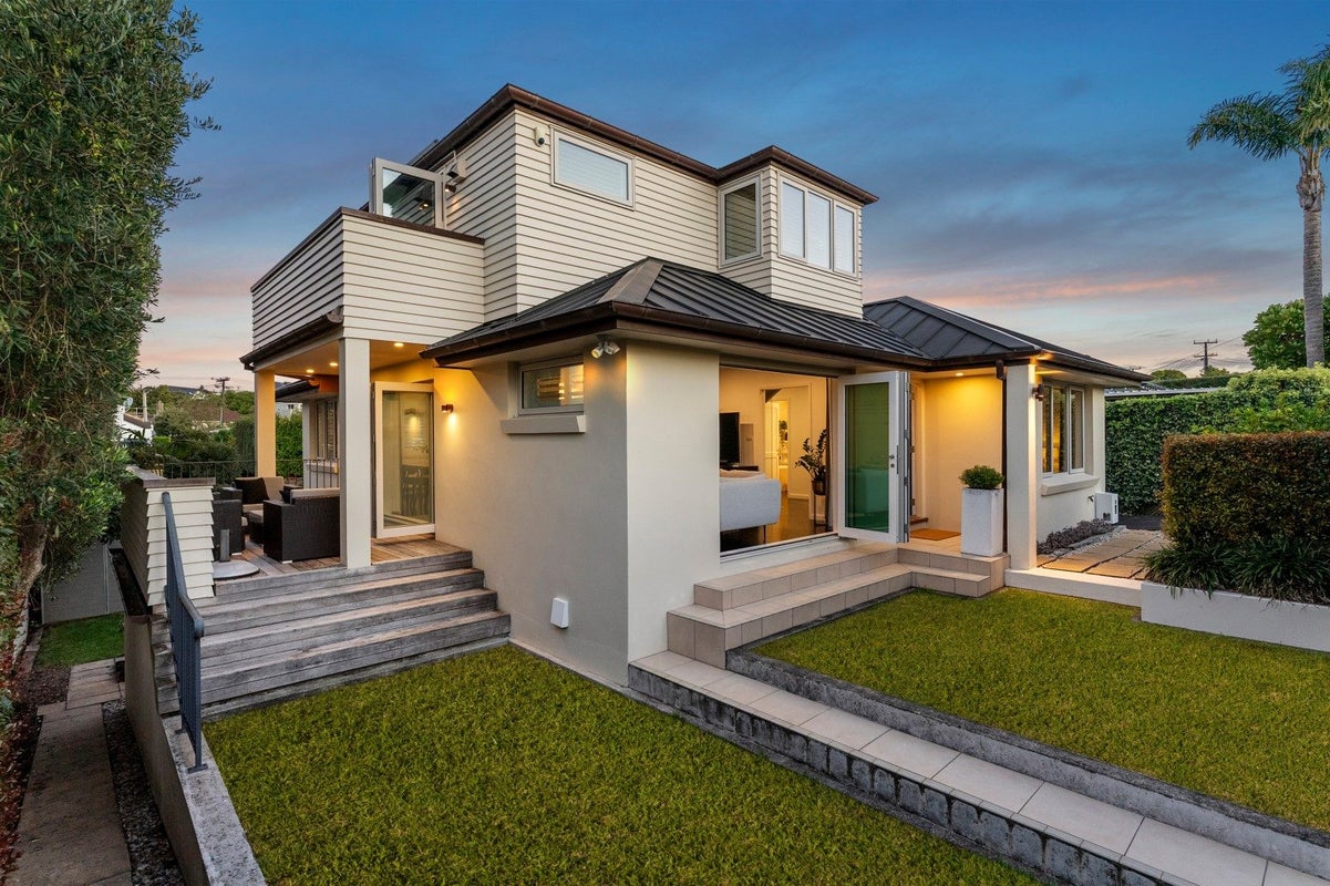 21 Westmere Park avenue, Westmere, Auckland - Carousel 1