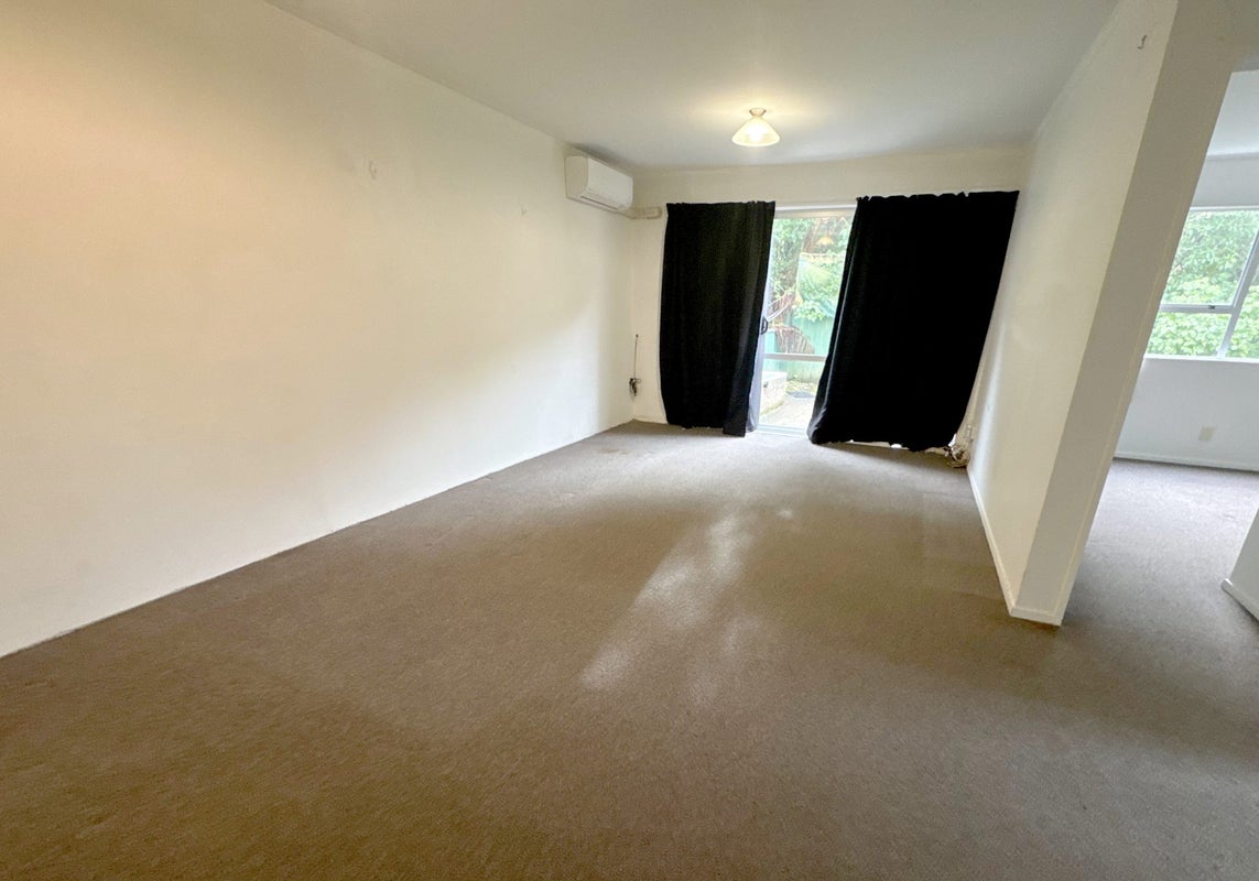 10 Martin Grove, Normandale, Lower Hutt - Carousel 1