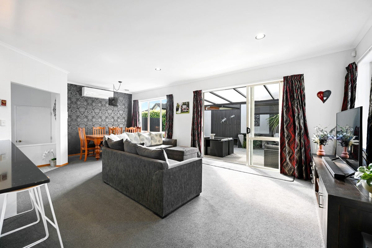 18 Chapel Hill, Rototuna, Hamilton - Carousel 2
