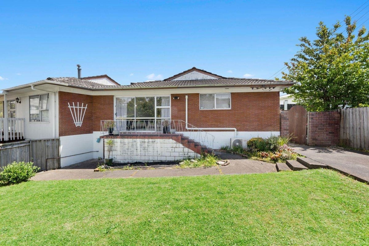 2/1 Ribblesdale Road, Henderson, Auckland - Carousel 1