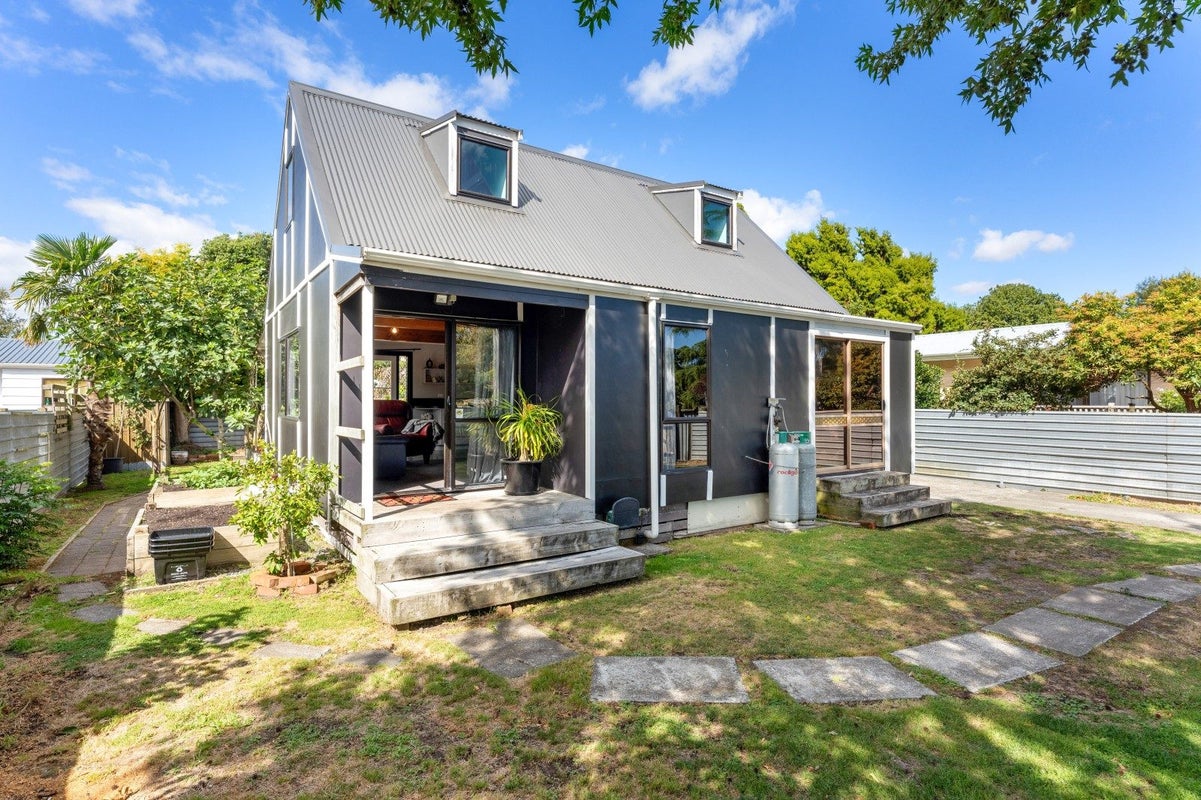 4 Cedar Drive, Aramoho, Whanganui - Carousel 2