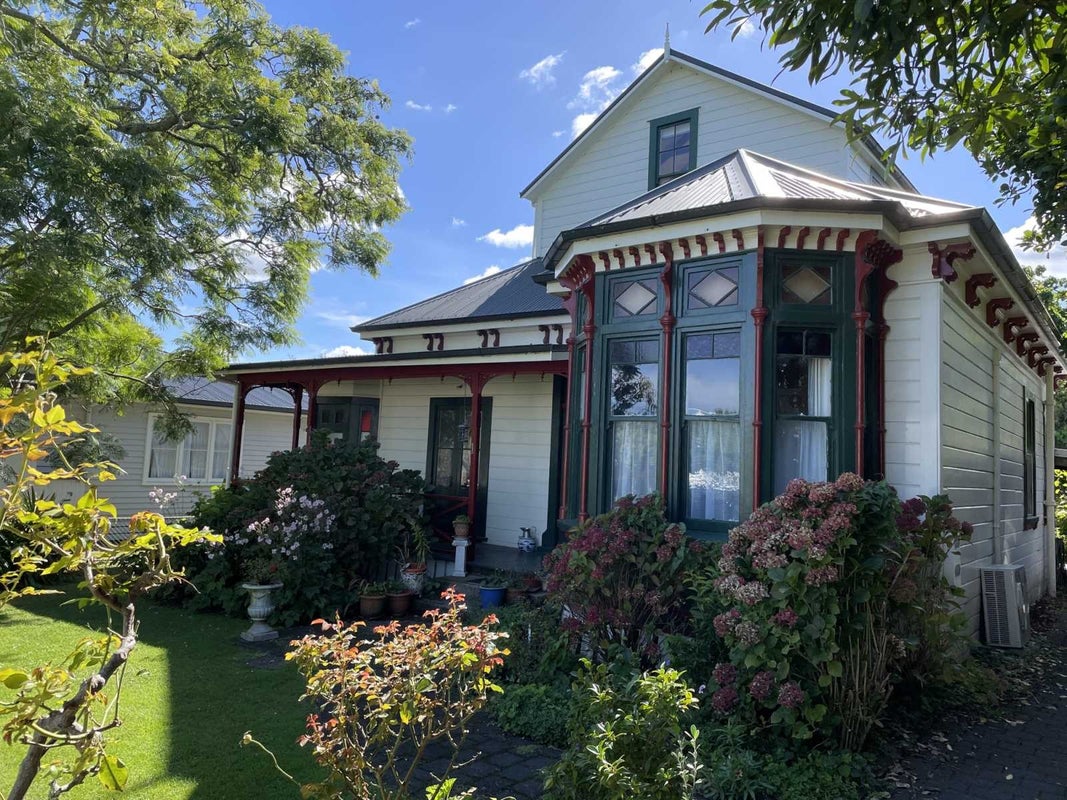 1 Central Street, Whataupoko, Gisborne - Carousel 1