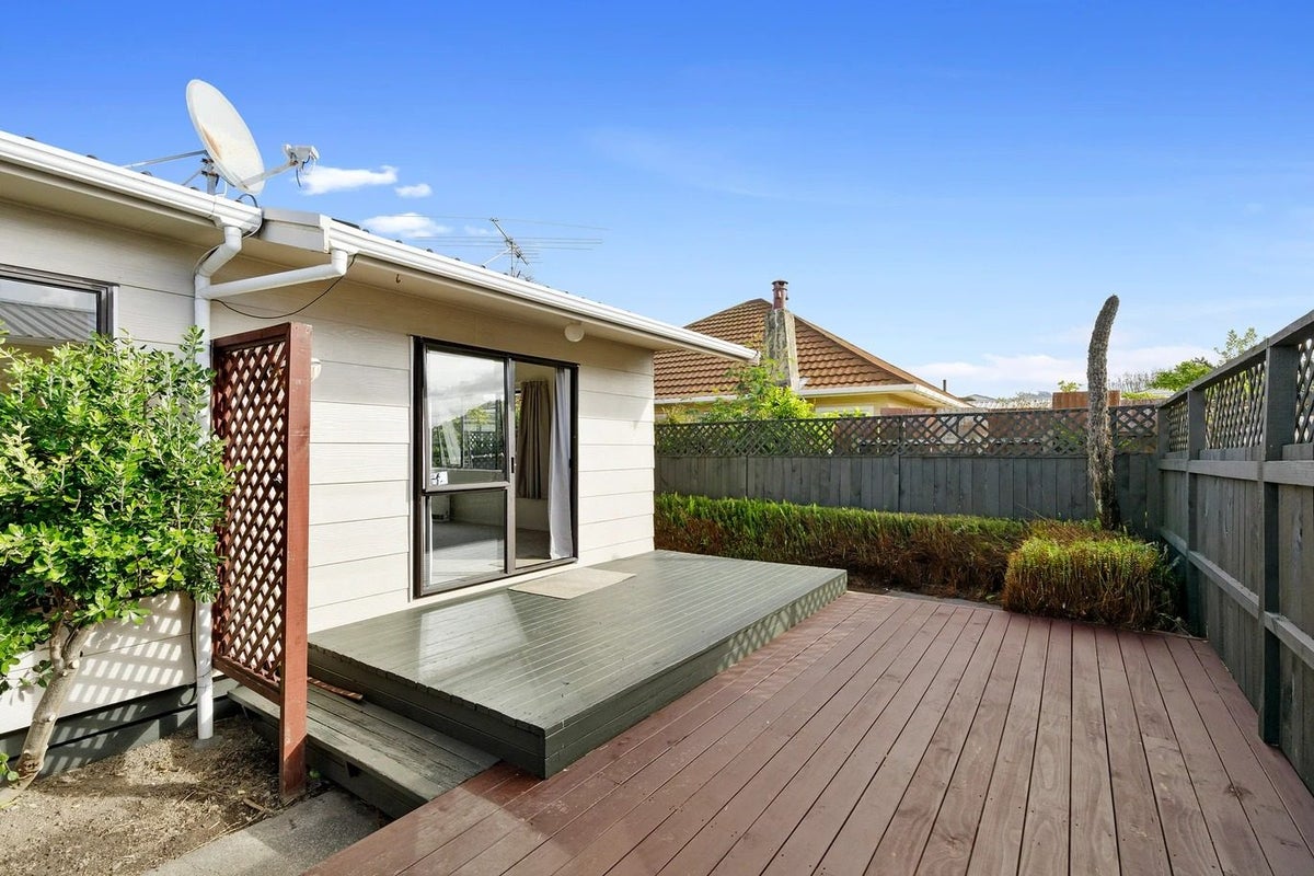 2/65 Wakefield Street, Alicetown, Lower Hutt - Carousel 1