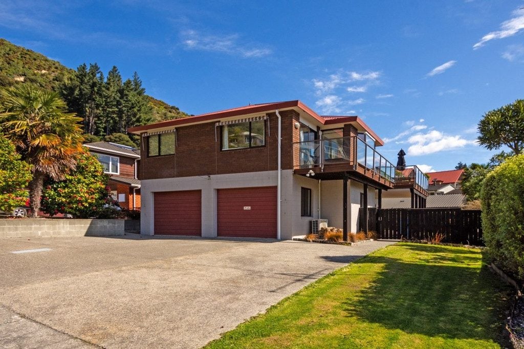 14 Finlay Grove, Waikawa, Picton - Carousel 20