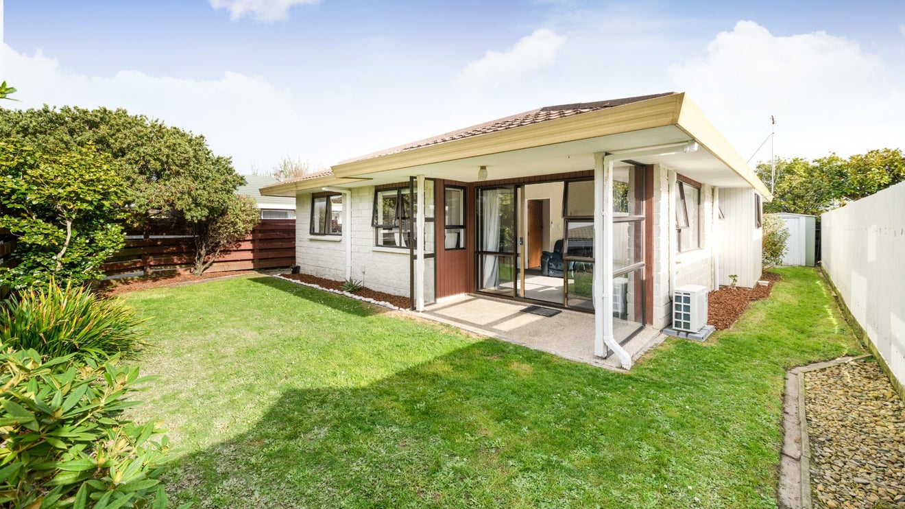 2/99 VOGEL STREET, Roslyn, Palmerston North  - Carousel 1