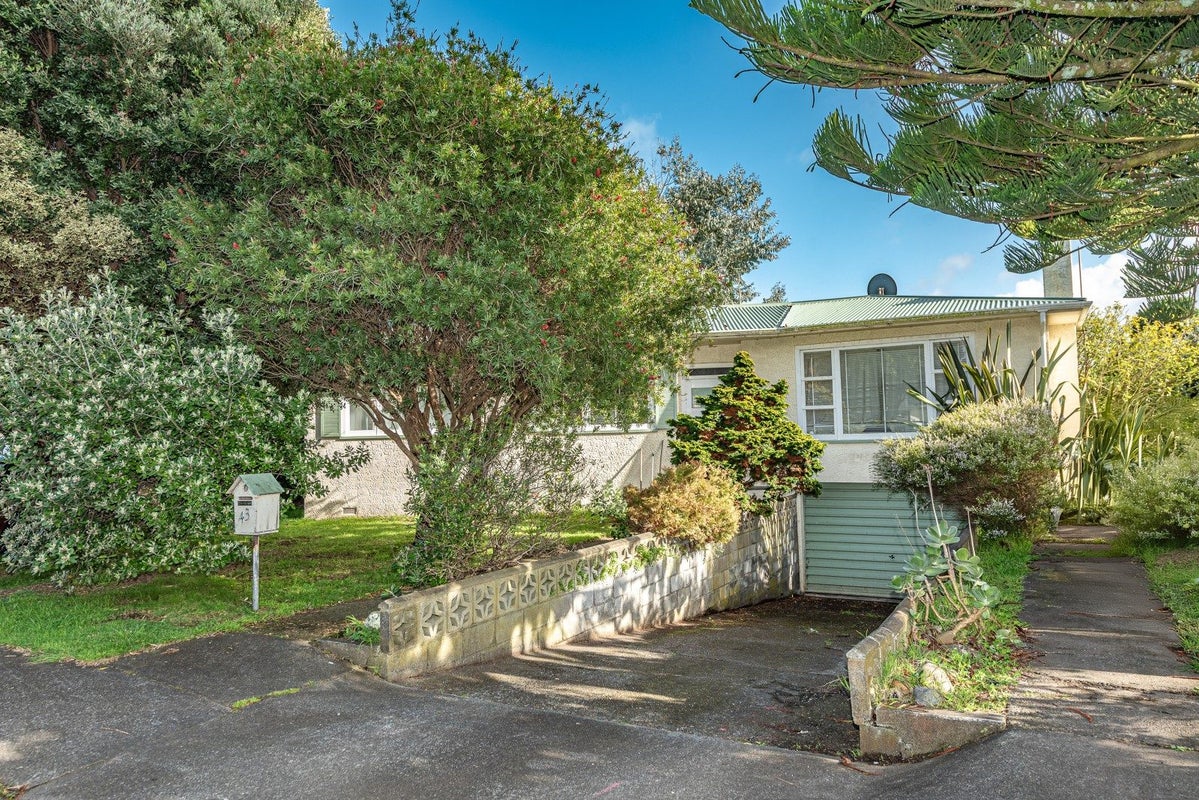 43 Manuka Street, Castlecliff, Whanganui - Carousel 1