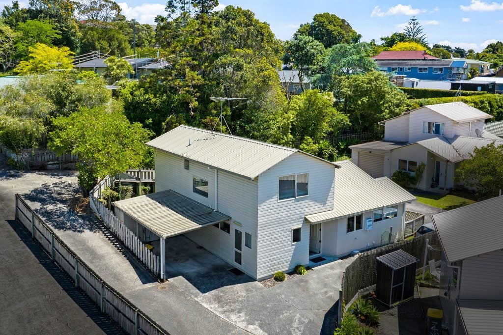 2/372 Whangaparaoa Road, Stanmore Bay, Whangaparaoa - Carousel 1