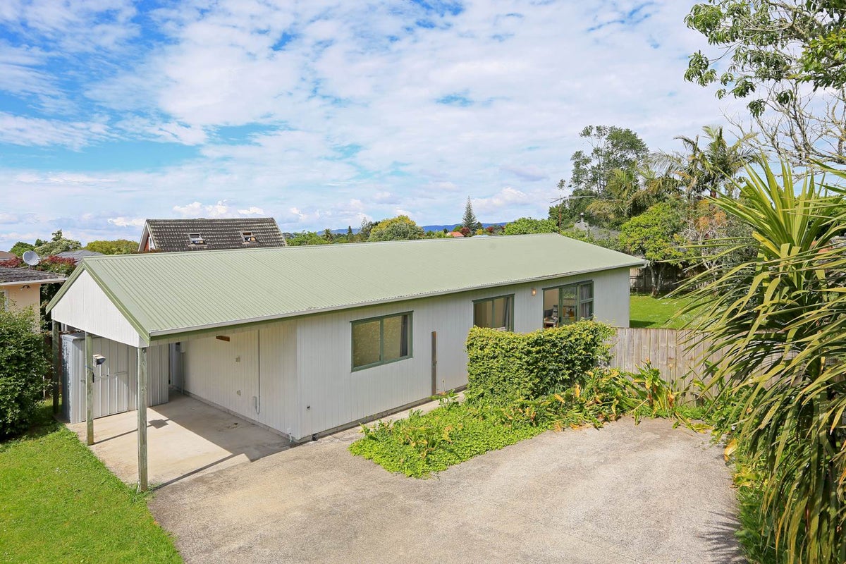 22A Peachgrove Road, Te Atatu Peninsula, Auckland - Carousel 1