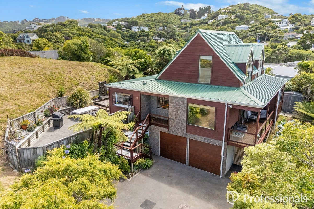 11 Maungaraki Road, Korokoro, Lower Hutt - Carousel 1