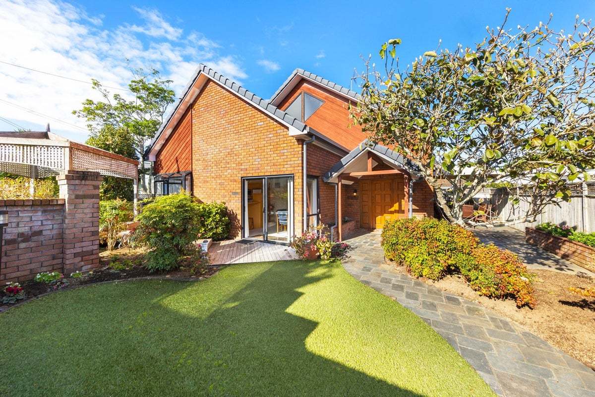 15 Highwic Avenue, Epsom, Auckland - Carousel 2