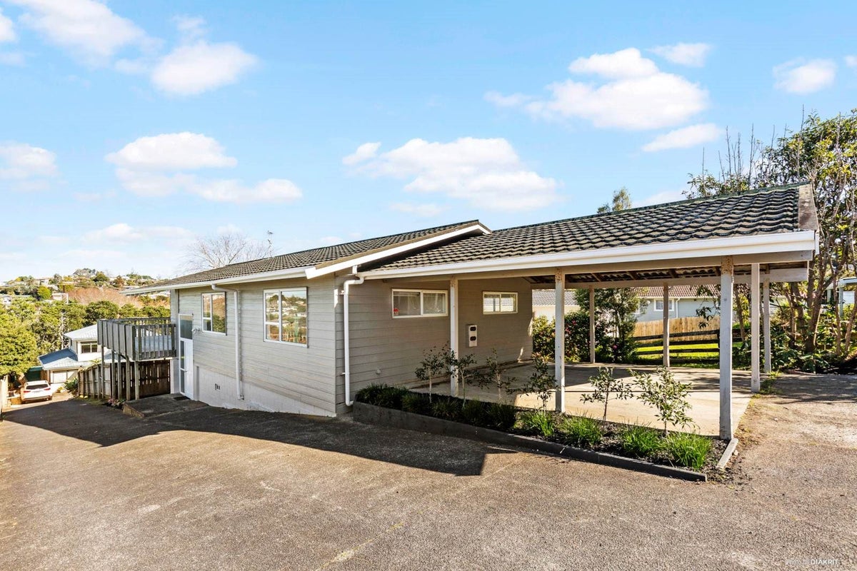 1/83 CHIVALRY ROAD, Glenfield, Auckland - Carousel 1
