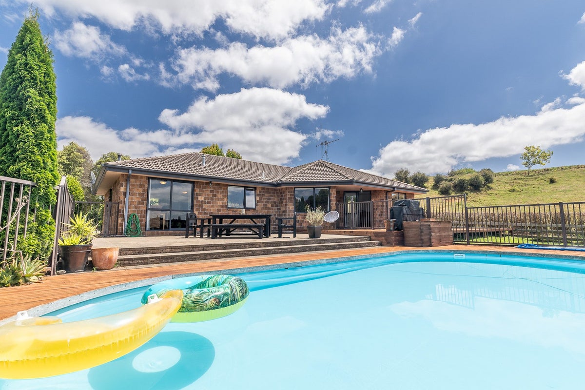 31 Waimana Drive, Rotokauri, Hamilton - Carousel 1
