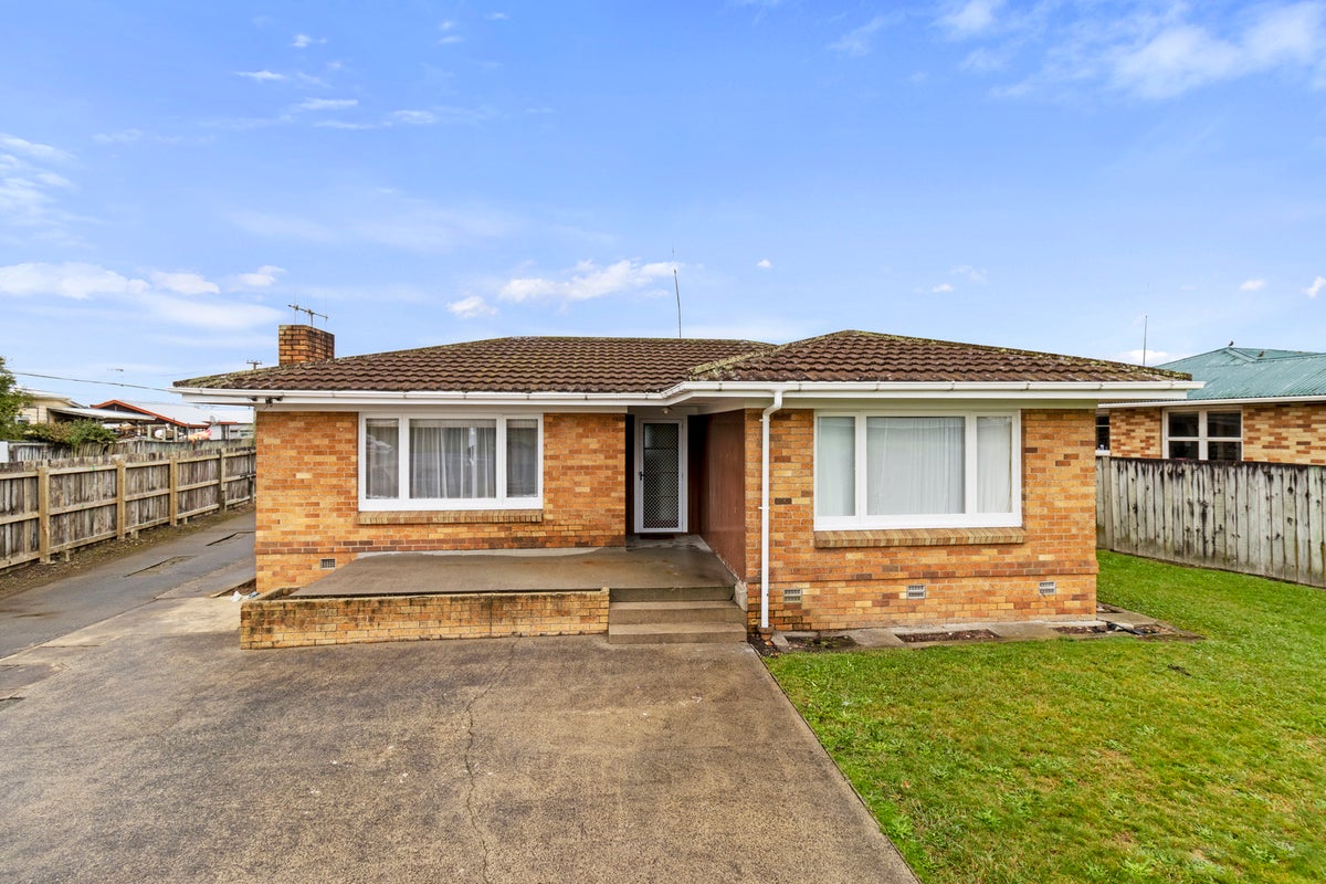 139 Avalon Drive, Nawton, Hamilton - Carousel 1
