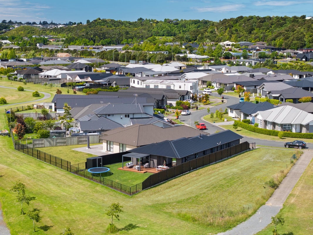 87 Awataha Crescent, Pyes Pa, Tauranga - Carousel 2
