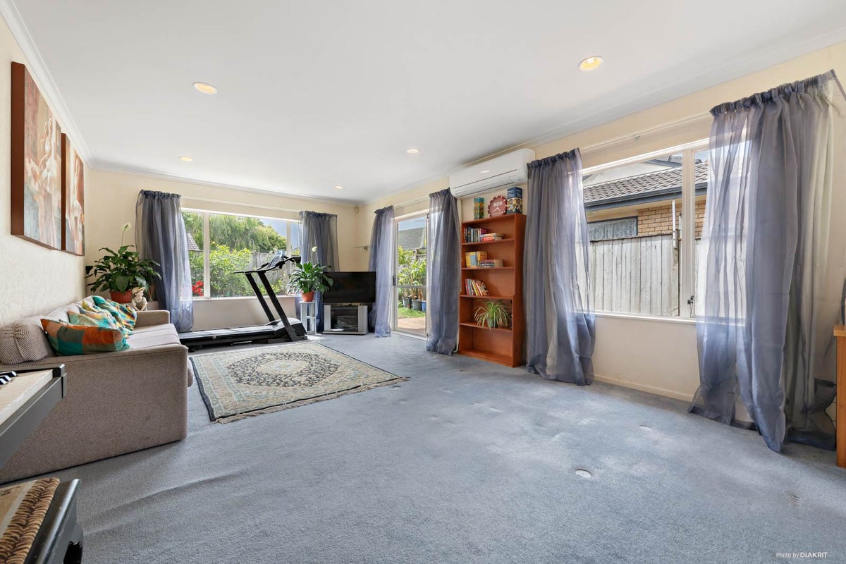 17 Sandwick Drive, Weymouth, Auckland - Carousel 2