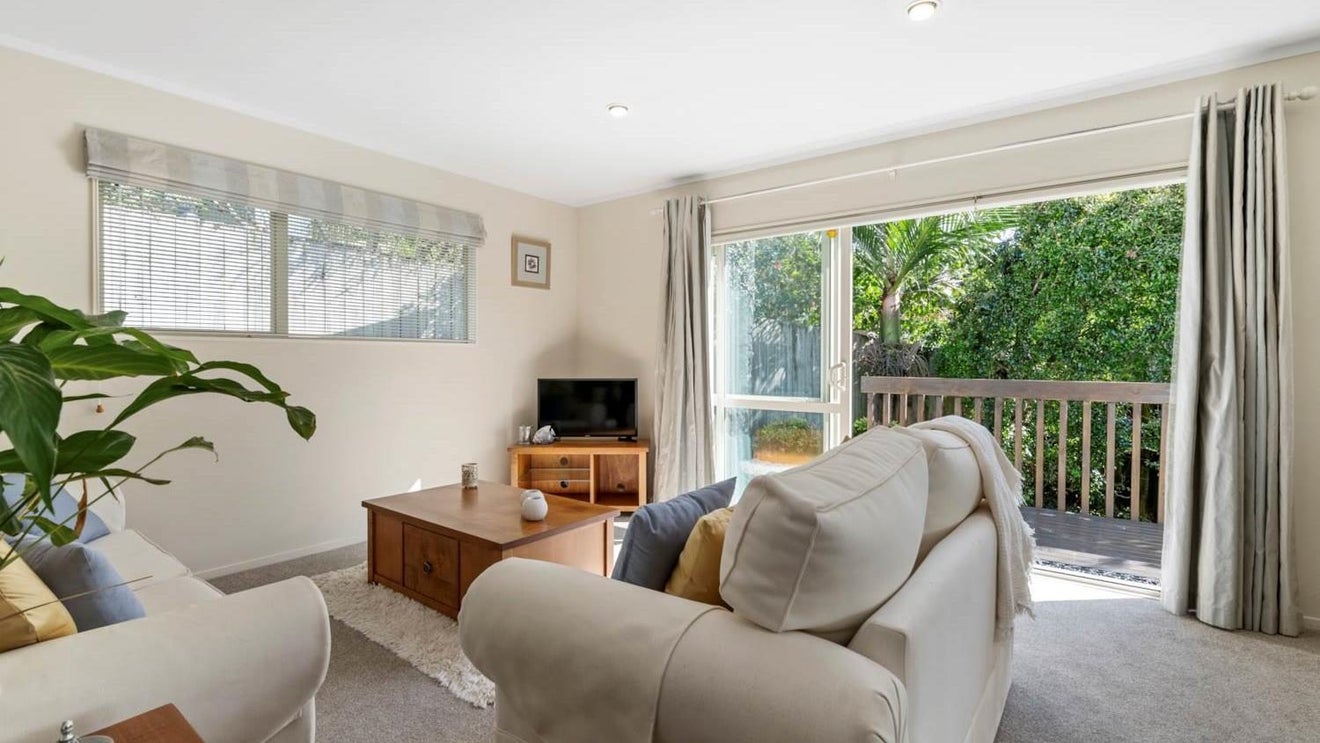 2/10 BROOKVALE PARK, Stanmore Bay, Whangaparaoa - Carousel 1
