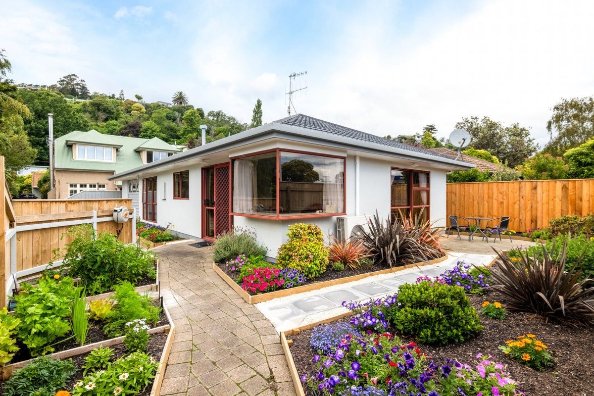 43 Tahunanui Drive, Tahunanui, Nelson - Carousel 1
