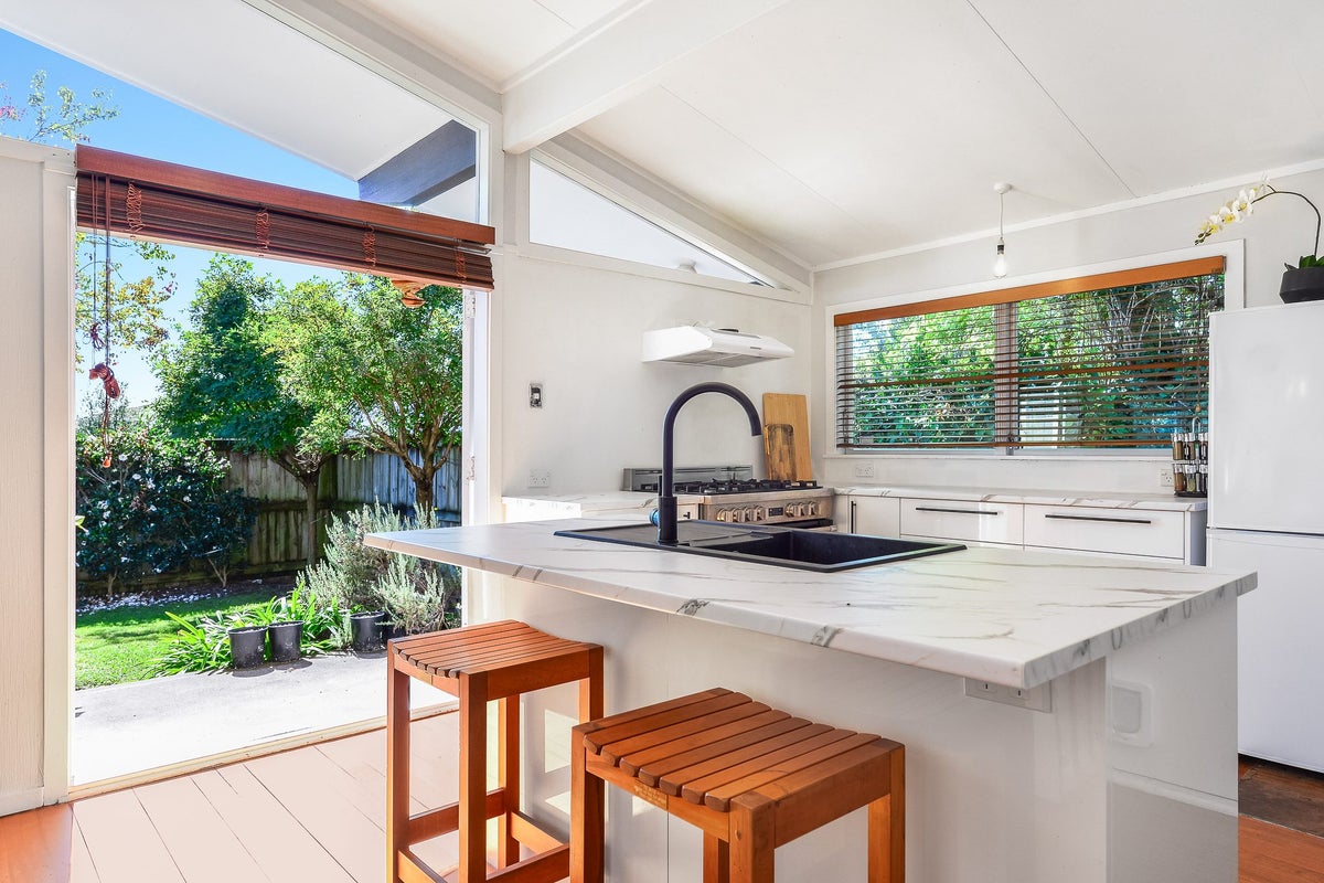 17 Sherwood Drive, Pukete, Hamilton - Carousel 2