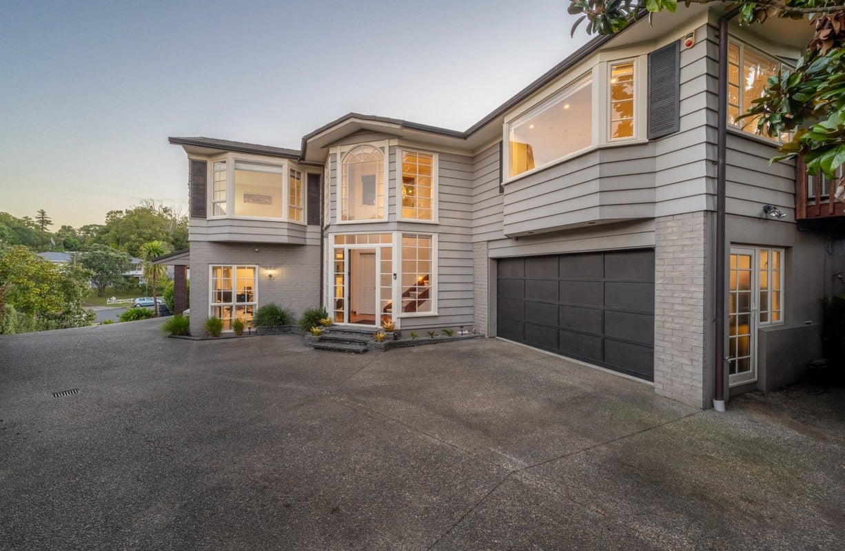 8 Kerry Dell, Cockle Bay, Auckland - Carousel 1
