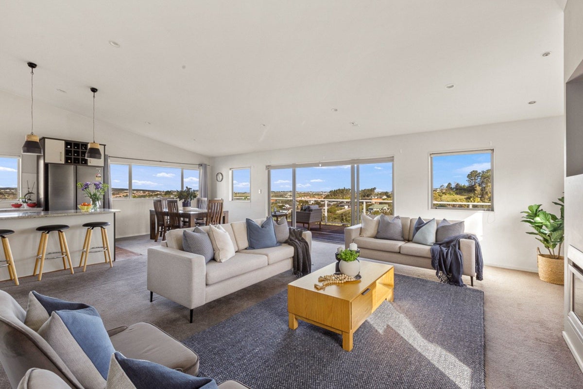 1173 Whangaparaoa Road, Gulf Harbour, Whangaparaoa - Carousel 2