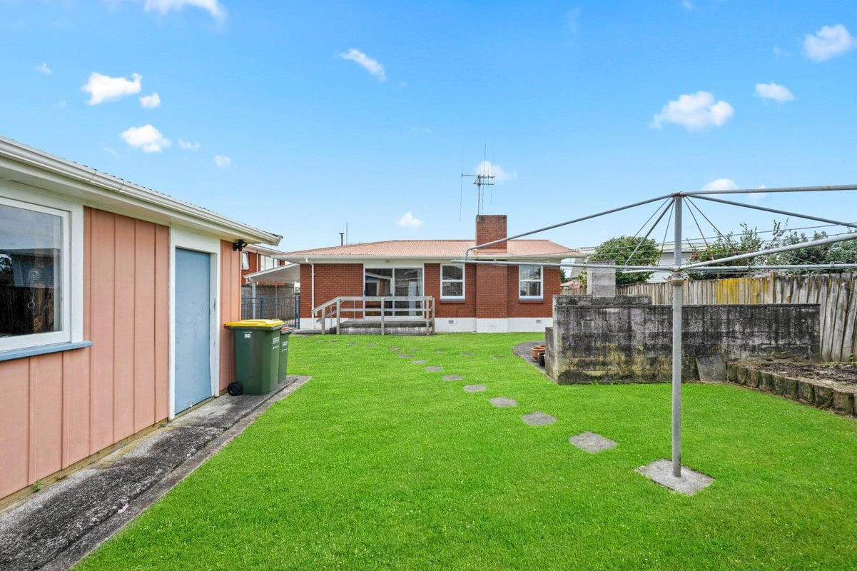 8 Patrick Place, Fitzroy, Hamilton - Carousel 2