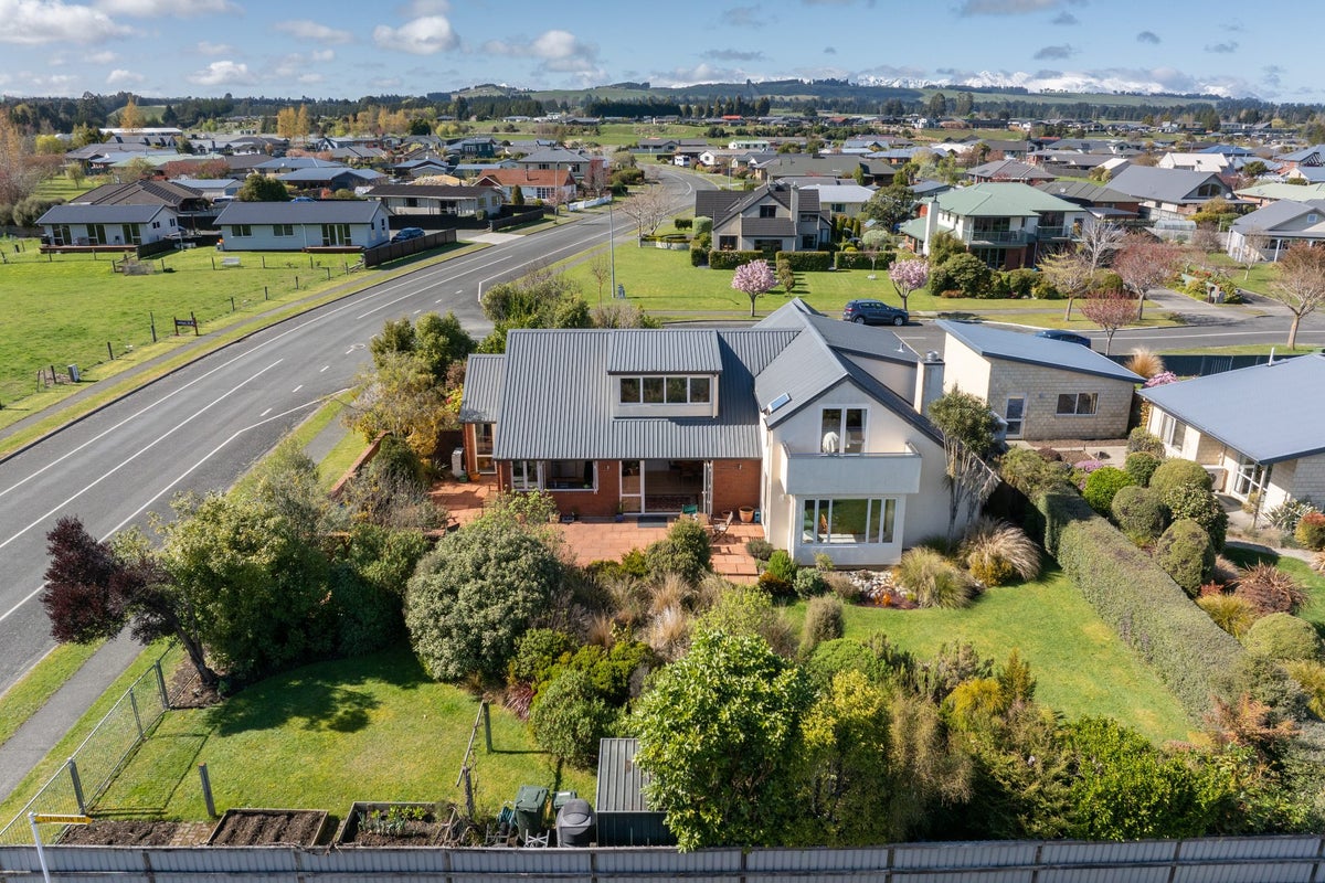 43 Jackson Street, Te Anau, Te Anau - Carousel 36