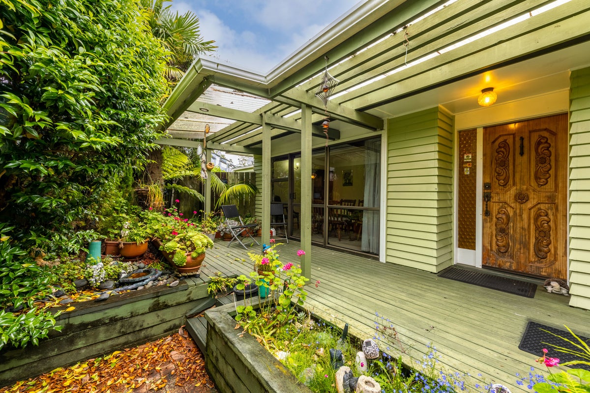 14 Gatman Street, Birkdale, Auckland - Carousel 1