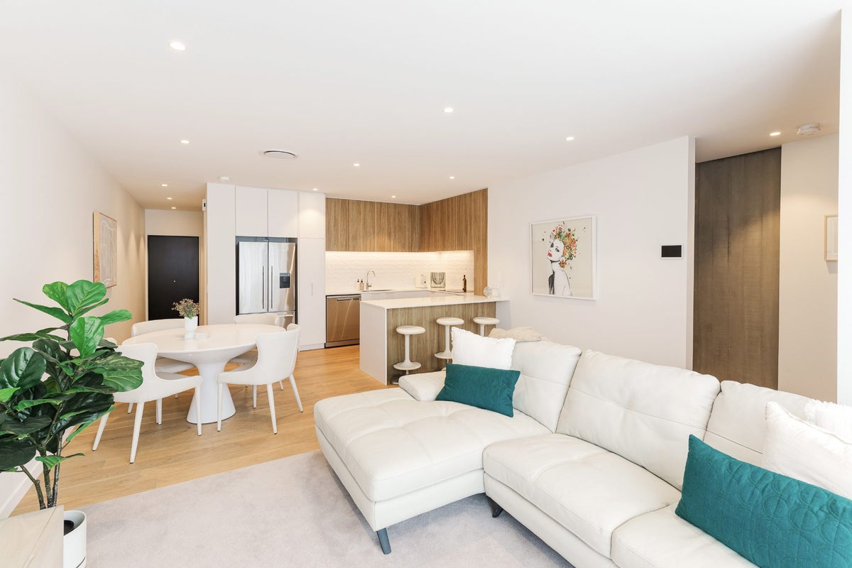 3/163 Worcester Street, Christchurch Central, Christchurch - Carousel 2