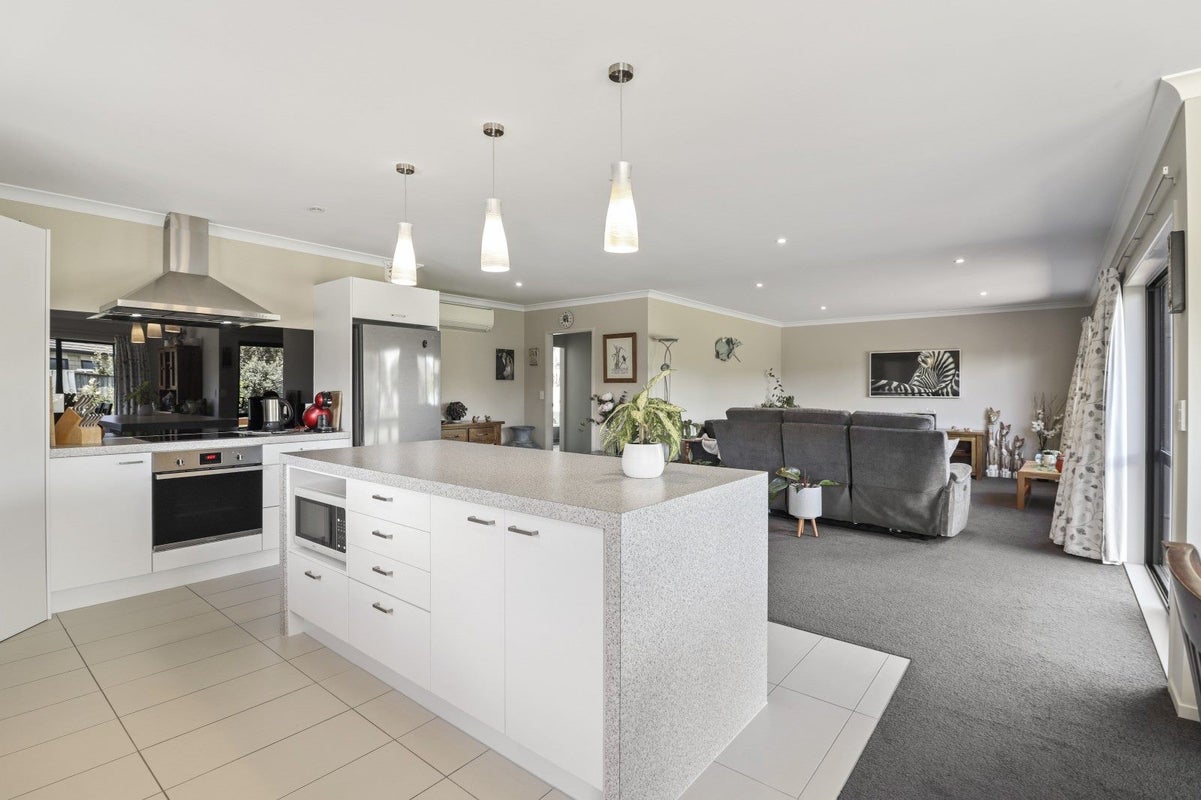 17 McKenzie Place, Matamata, Matamata - Carousel 2