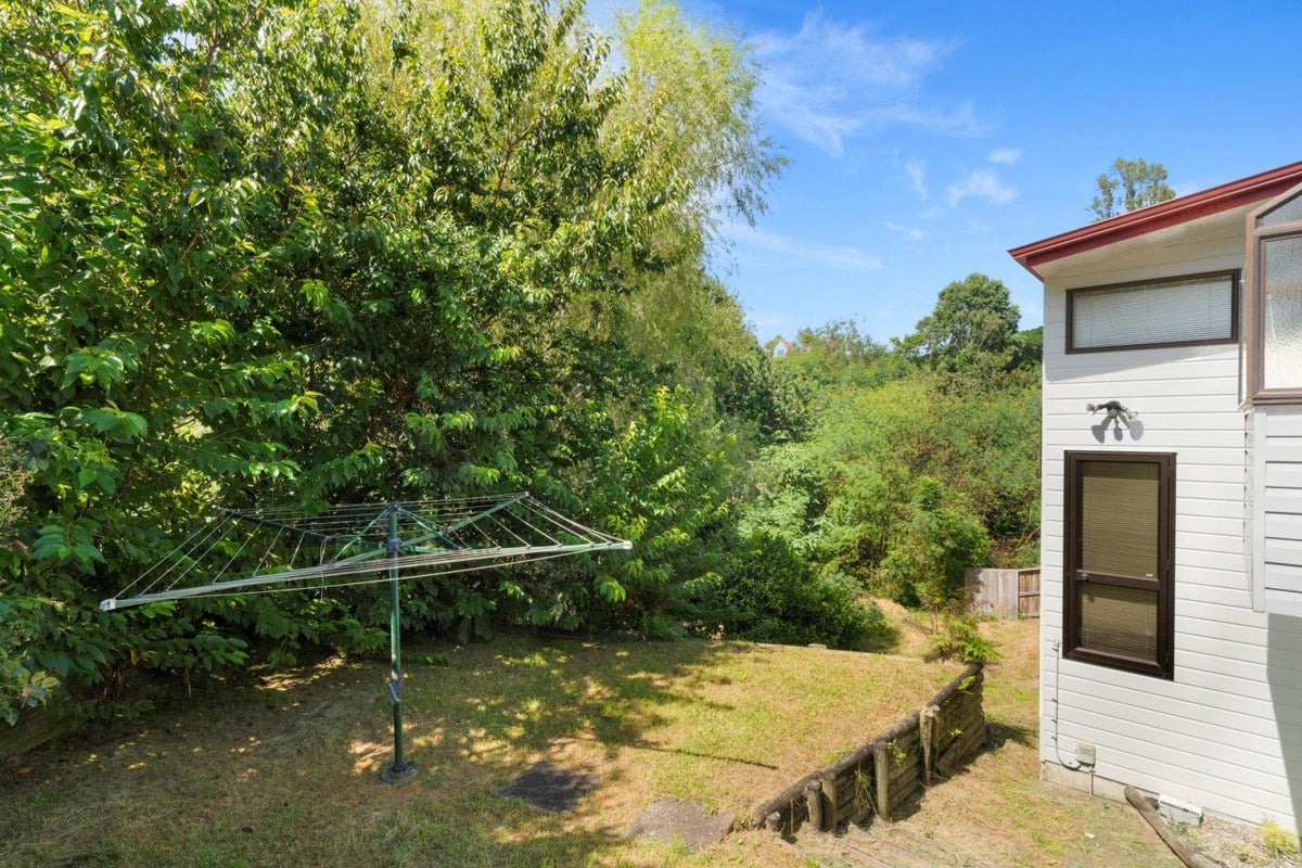 12 Fairmont Terrace, Otumoetai, Tauranga - Carousel 21